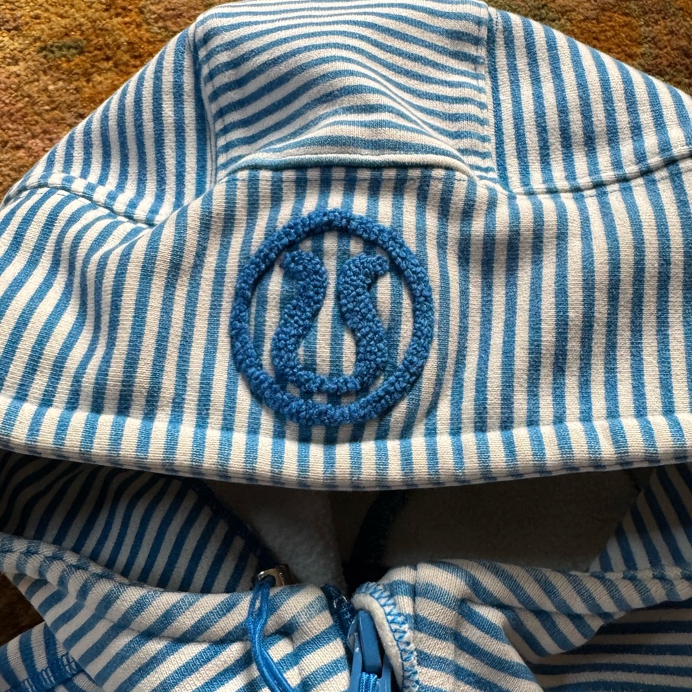 Lululemon Athletica Blue and White Bomber Jacket with Sporty Ribbed Design - Picture 4 of 5